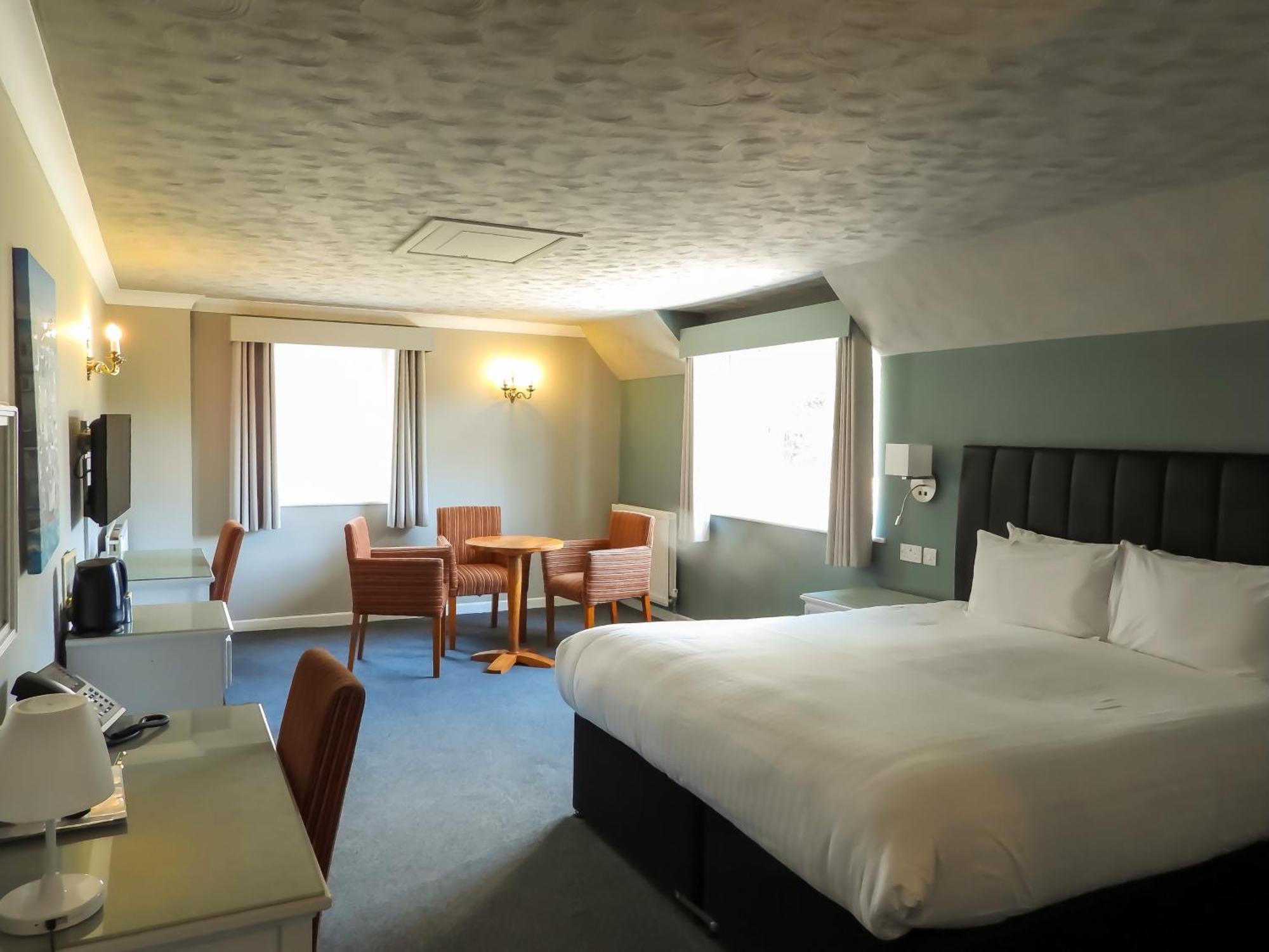 Hotel South Lawn 3*